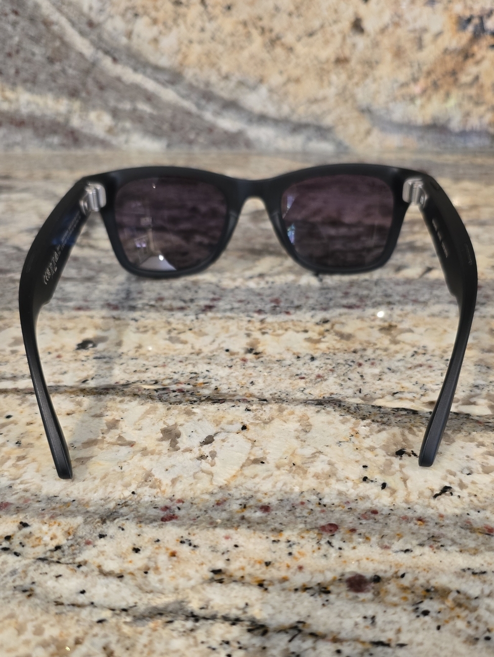 Ray-Ban Wayfarer Gen 1 Meta Glasses - Picture 6 of 11